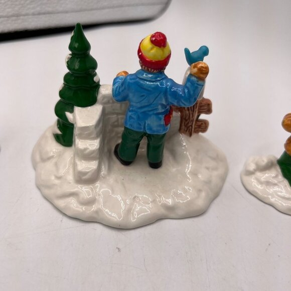 Department 56 Snowball Fort 5413-3 - Picture 9 of 16